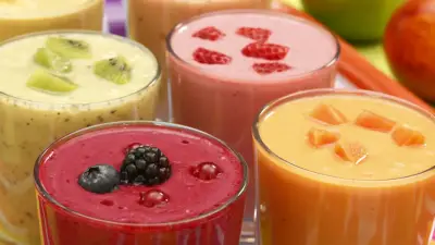 Yaz Aylarında Hem Serinleten Hem Tok Tutan 4 Sağlıklı Smoothie Tarifi