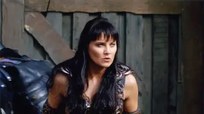 Zeyna'nın Yıldızı Lucy Lawless 58 Yaşında Fit Haliyle Hayranlarını Şaşırttı