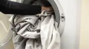 Çamaşırları Makinede Unuttunuz mu? İşte Yeniden Yıkamanız Gereken Kritik Süre!