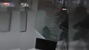 Bolu'da bankada işlem yaparken üzerine kedi düştü: 'Millete gökten para düşer, bize kedi'