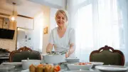 Bu Akşamın Menüsü Hazır: Ketçap Soslu Et Sote, Üzümlü Pilav ve Şerbetli İrmik Tatlısı
