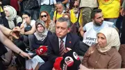 CHP Grup Başkanı Özel, açlık grevi yapan öğretmenleri ziyaret etti