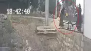 Diyarbakır'da engelli annesine kürekli saldırı: 12 dikiş, tutuklama