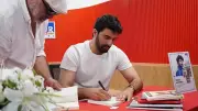 Engin Akyürek'ten anlamlı hareket: Kitap telifini Darüşşafaka'ya bağışlıyor