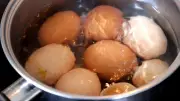 Haşlanan Yumurtanın Çatlamaması İçin Uzmanlar Ne Öneriyor?