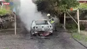 Kayseri'de müstakil evin otoparkında park halindeki otomobil alev aldı