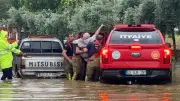 Manisa'da Kuvvetli Sağanak Sele Neden Oldu, Ev ve İş Yerlerini Su Bastı