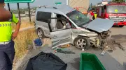 Mersin'de feci kaza: Otomobil tıra saplandı, 1 ölü 4 yaralı