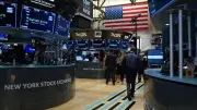 New York Borsası Karışık Seyirle Kapandı: Dow Jones Yükseldi, Nasdaq Düştü