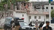 Pakistan'da askeri karargaha saldırı: 3 güvenlik görevlisi öldü