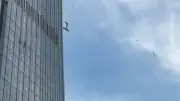 Pekin'deki Citic Tower'a Küçük Uçak Çarptı: Tahliye Başlatıldı