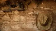 İskoçya'da 2000 yılında bulunan mezarda kadın iskeletinin kemikleri alet yapılmış