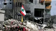 İsrail, Lübnan'ın güneyindeki iki pilot bölgeden çekilmeyi erteledi