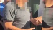 Tramvayda Taciz İddiası: Yolcular Dövdü, Polise Teslim Etti