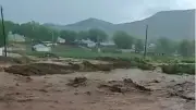 Van'ın Saray İlçesinde Şiddetli Sağanak Sele Yol Açtı