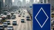 Yeni Trafik Tabelası Yollarda: Beyaz Elmasın Anlamı ve Cezası