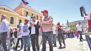 İzmir'de Belediye işçileri bir günlük iş bıraktı: 'Sadaka değil hakkımızı istiyoruz'