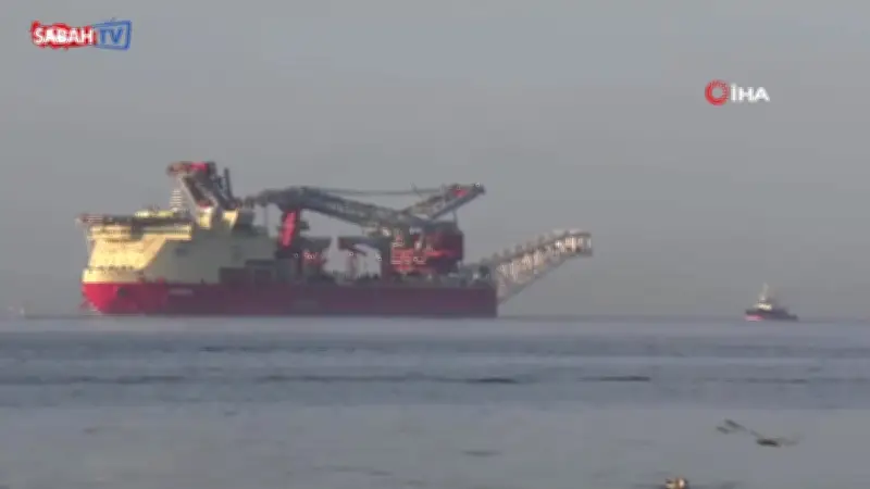 215 Metrelik Boru Döşeme Gemisi JSD6000 İstanbul Boğazı'ndan Geçiyor, Trafik Kapatıldı