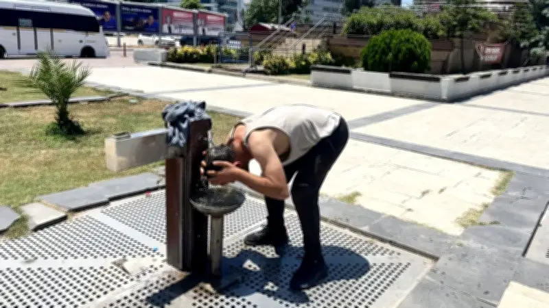 Adana'da Sıcaklık 36 Dereceyi Aştı: Vatandaşlar 'Cehennem Gibi' Dedi