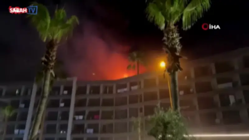 Alanya'da Otelin Çatı Katında Yangın: Misafirler Tahliye Edildi