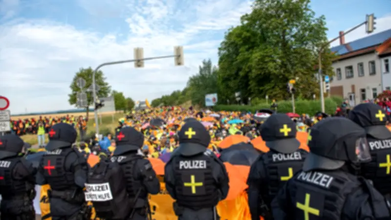 Almanya'da AfD Kongresi Protestoları: Polis Biber Gazı ve Cop Kullandı