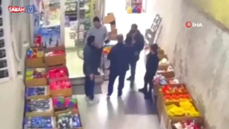 Şanlıurfa'da komşu esnafların müşteri kapma kavgası kamerada: 4 yaralı