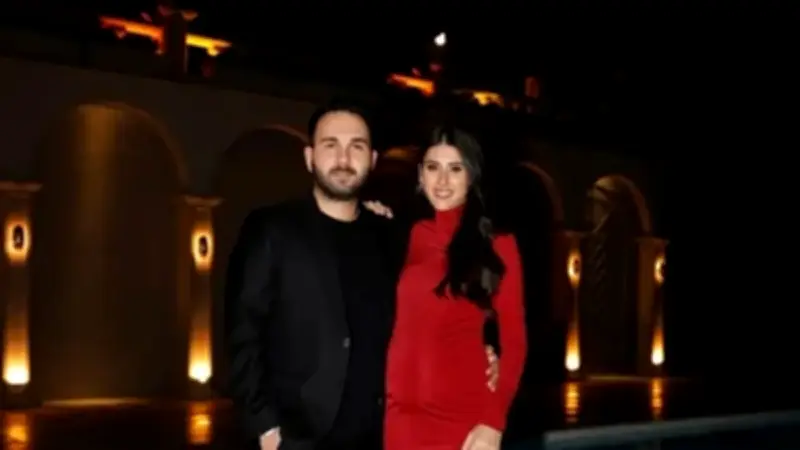 Arda Turan'ın Yeğeni Ayşe Elisa Büyüdü! Katre ve Okan Turan'dan Aile Pozu