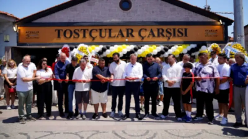Ayvalık Tostçular Çarşısı'nda 11 esnaf tek çatı altında birleşti