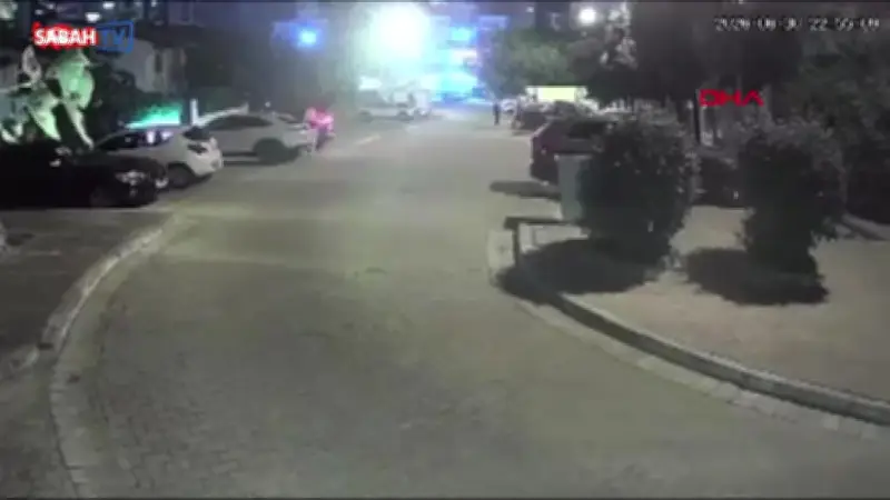 Başakşehir'de feci kaza: Park halindeki araçlara çarptı, genç kadına çarptı, ağır yaralı