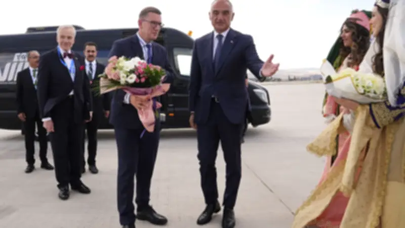 Bakan Ersoy, NATO Zirvesi için gelen liderleri Esenboğa'da karşıladı