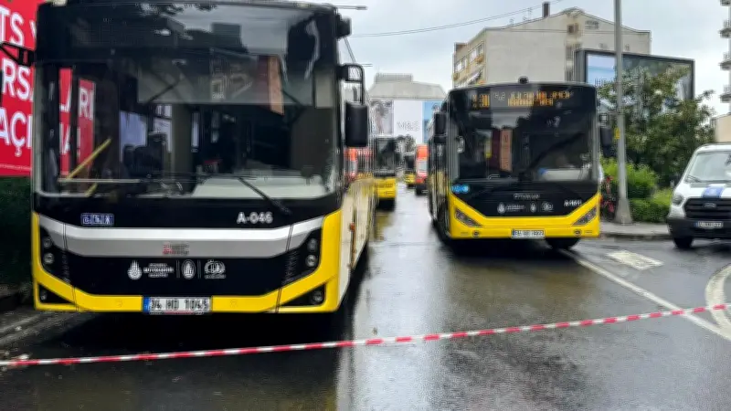 İBB Seyretti, Vatandaş Taşkınla Mücadele Etti: İstanbul Sular Altında