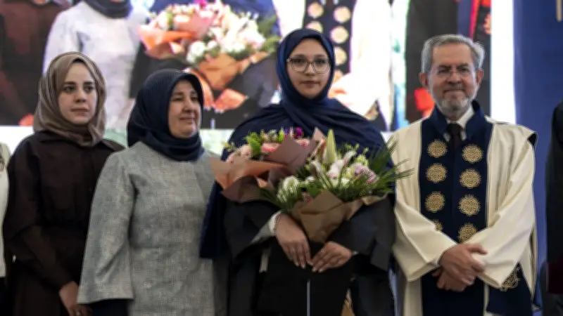 Depremin 248. Saatinde Kurtarılan Aleyna Ölmez, Ankara Üniversitesi'nden Mezun Oldu