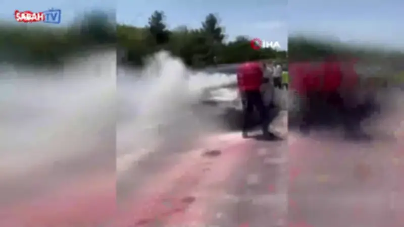 Diyarbakır Sur'da seyir halindeki araç alev aldı, kullanılamaz hale geldi
