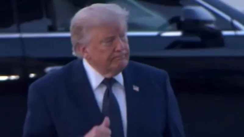 Donald Trump Mehter Marşı'nı Beğeniyle Dinledi