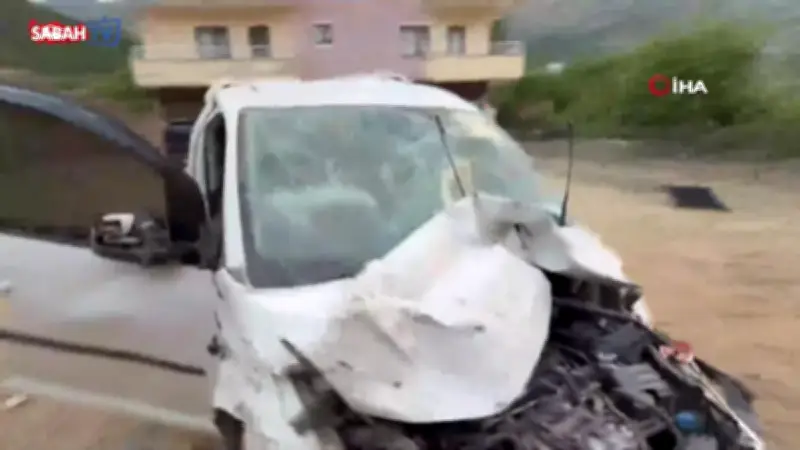 Şemdinli'de Trafik Kazası: 3 Yaralı