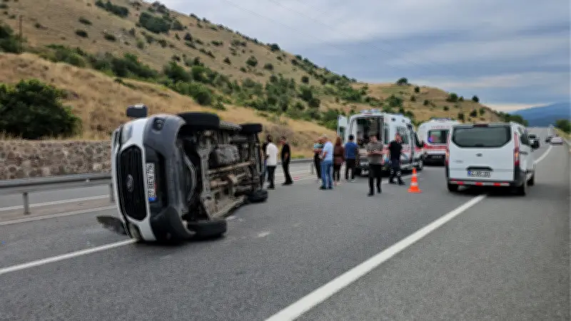 Erzincan'da Minibüs Devrildi: 6'sı Çocuk 16 Yaralı
