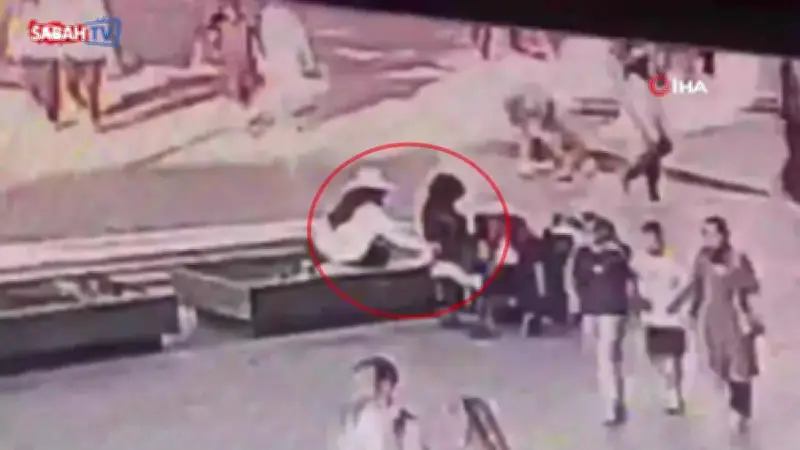 Fatih'te bankta oturan vatandaşın çantasını çalan kadın hırsız suçüstü yakalandı