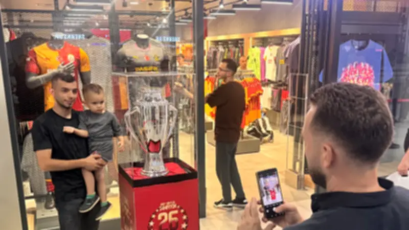 Galatasaray'ın şampiyonluk kupası Düzce'de sergilendi