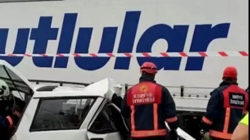 Giresun'da Otomobil Tıra Çarptı: 1 Ölü, 1 Yaralı