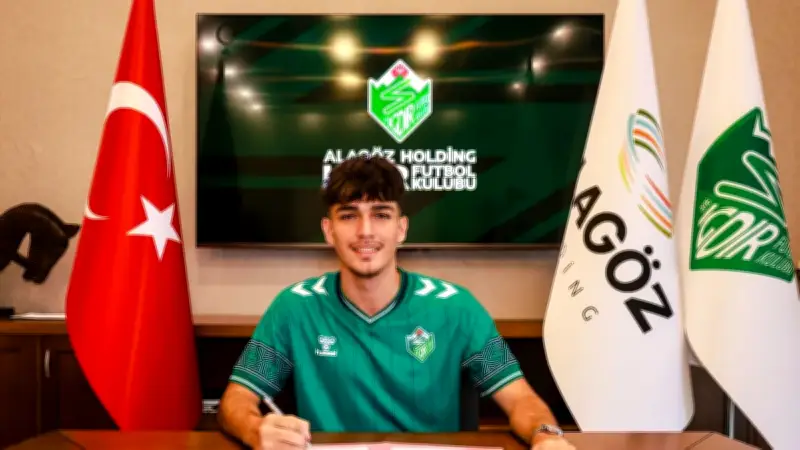 Iğdır FK, 18 yaşındaki orta saha Emirhan Altundağ'ı transfer etti