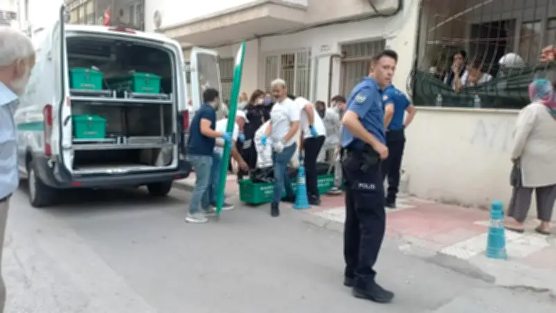 Manisa'da Korkunç Olay: Abla 2 Gün Kardeşinin Cesediyle Yaşadı