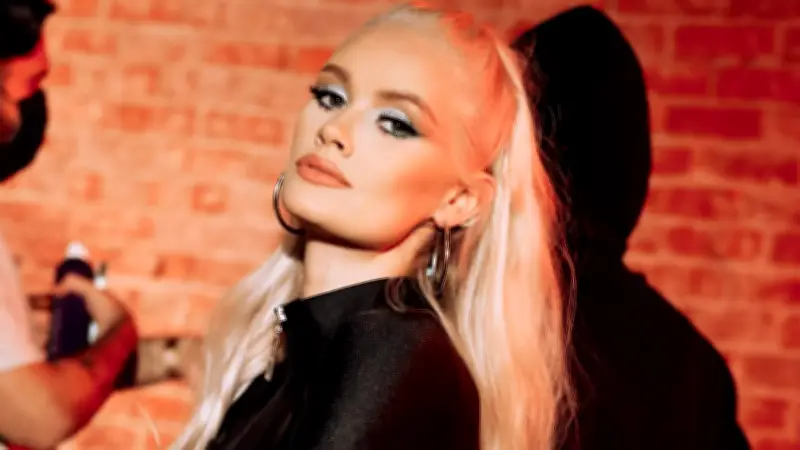 İngiliz Şarkıcı Lauren Bennett 37 Yaşında Hayatını Kaybetti
