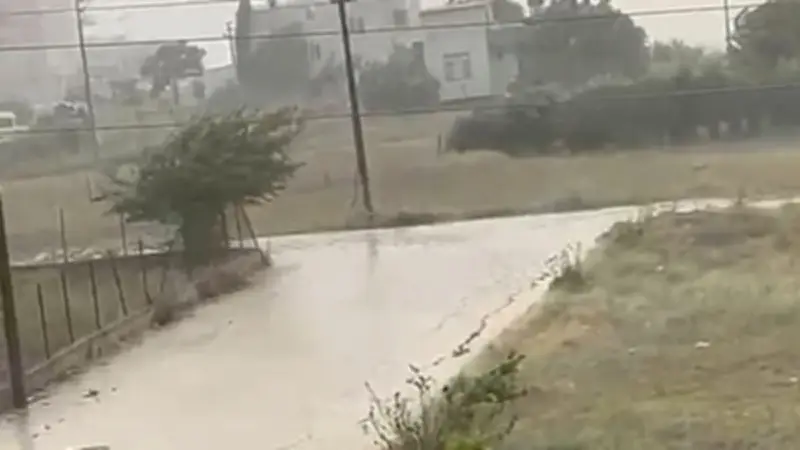 Osmaniye'de şiddetli sağanak: Cadde ve yollar göle döndü