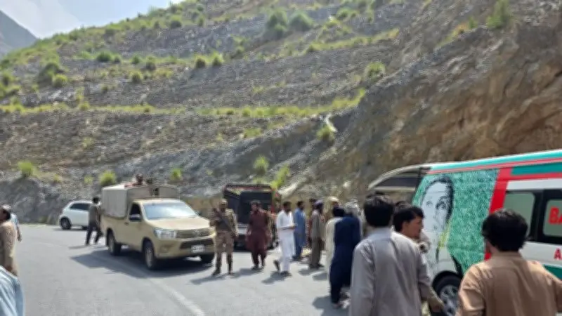 Pakistan'da Otobüs Uçuruma Yuvarlandı: 40 Ölü, 8 Yaralı