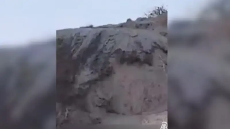 İran'da Çamur Volkanı Patladı: Lav Beklenirken Çamur Fışkırdı