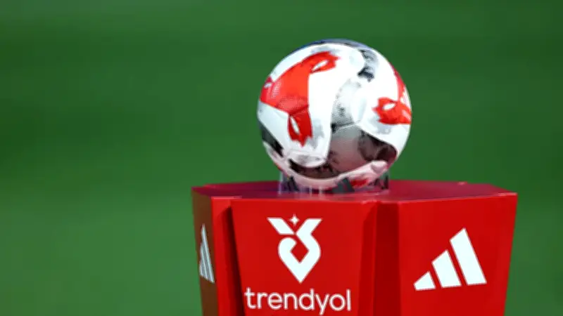 Süper Lig'de 2026-2027 Transfer Sezonu: Beşiktaş, Fenerbahçe ve Trabzonspor'dan Büyük Hamleler