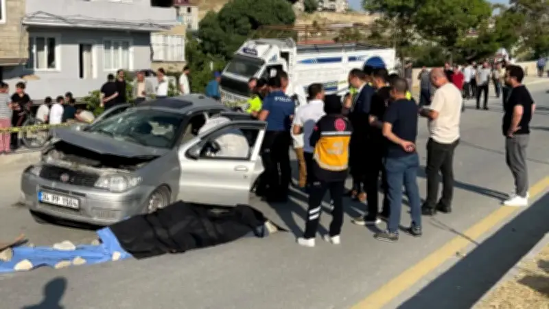 Van'da park halindeki kamyona çarpan otomobilde 2 kuzen öldü, 3 yaralı