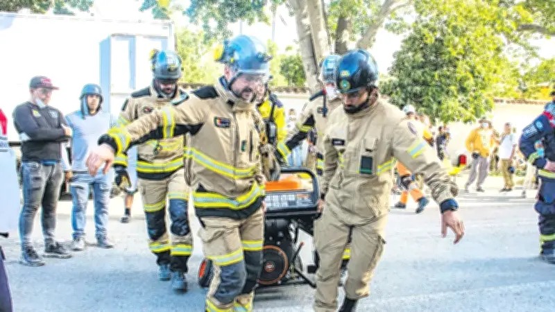 Venezuela'da 5 gün sonra enkazdan sağ kurtarılan 12 yaşındaki çocuk umut oldu