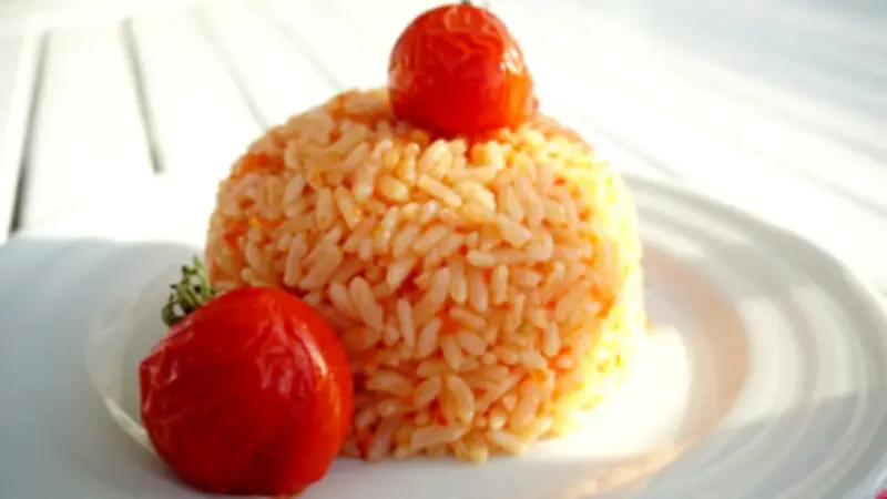 Yazın En Güzel Domatesli Pilavı: Patlıcan Sürprizli Ege Usulü Tarif
