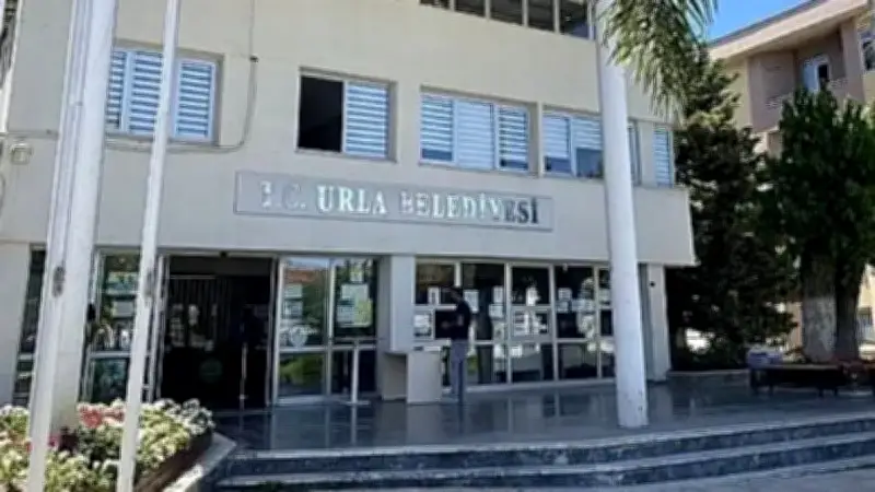 İzmir'de Satan Satan'a: CHP'li Urla Belediyesi de 8 Arsayı Satışa Çıkardı